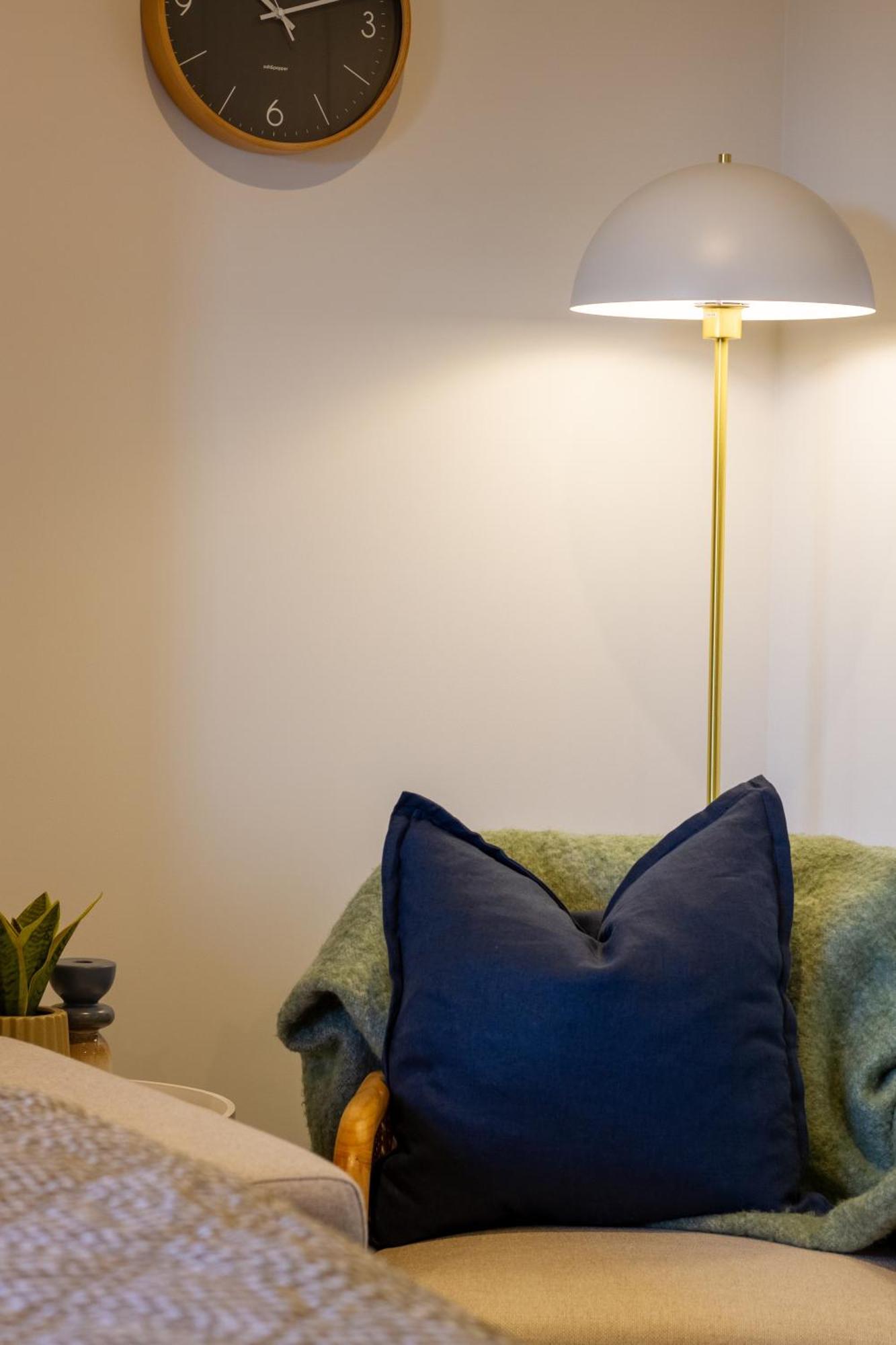 Downtown Comfort: Modern Studio With Backyard Christchurch Buitenkant foto
