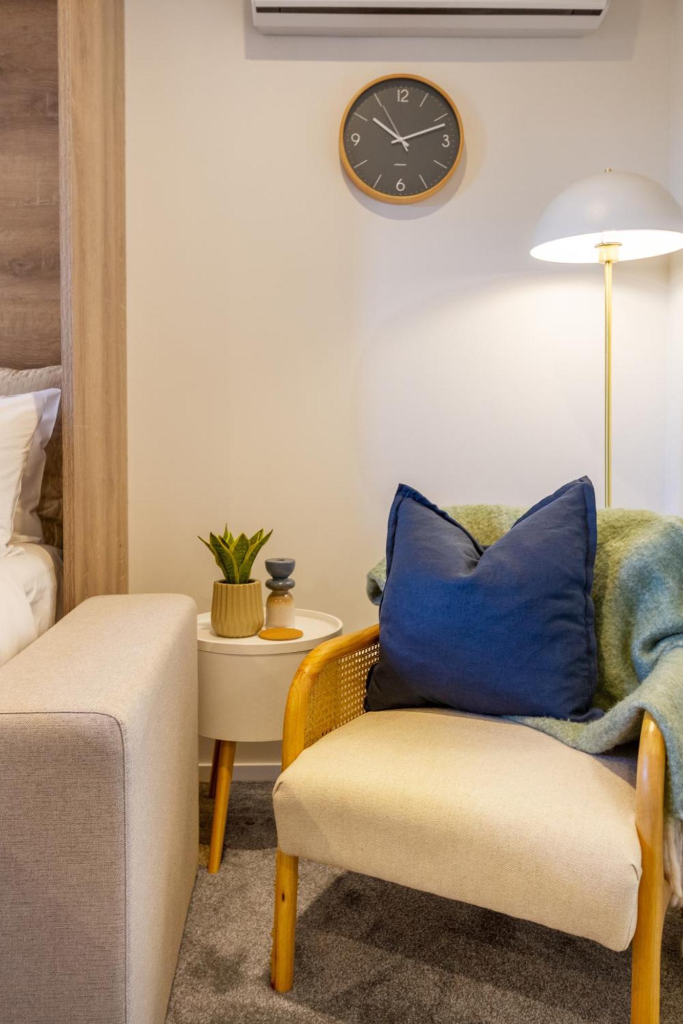 Downtown Comfort: Modern Studio With Backyard Christchurch Buitenkant foto