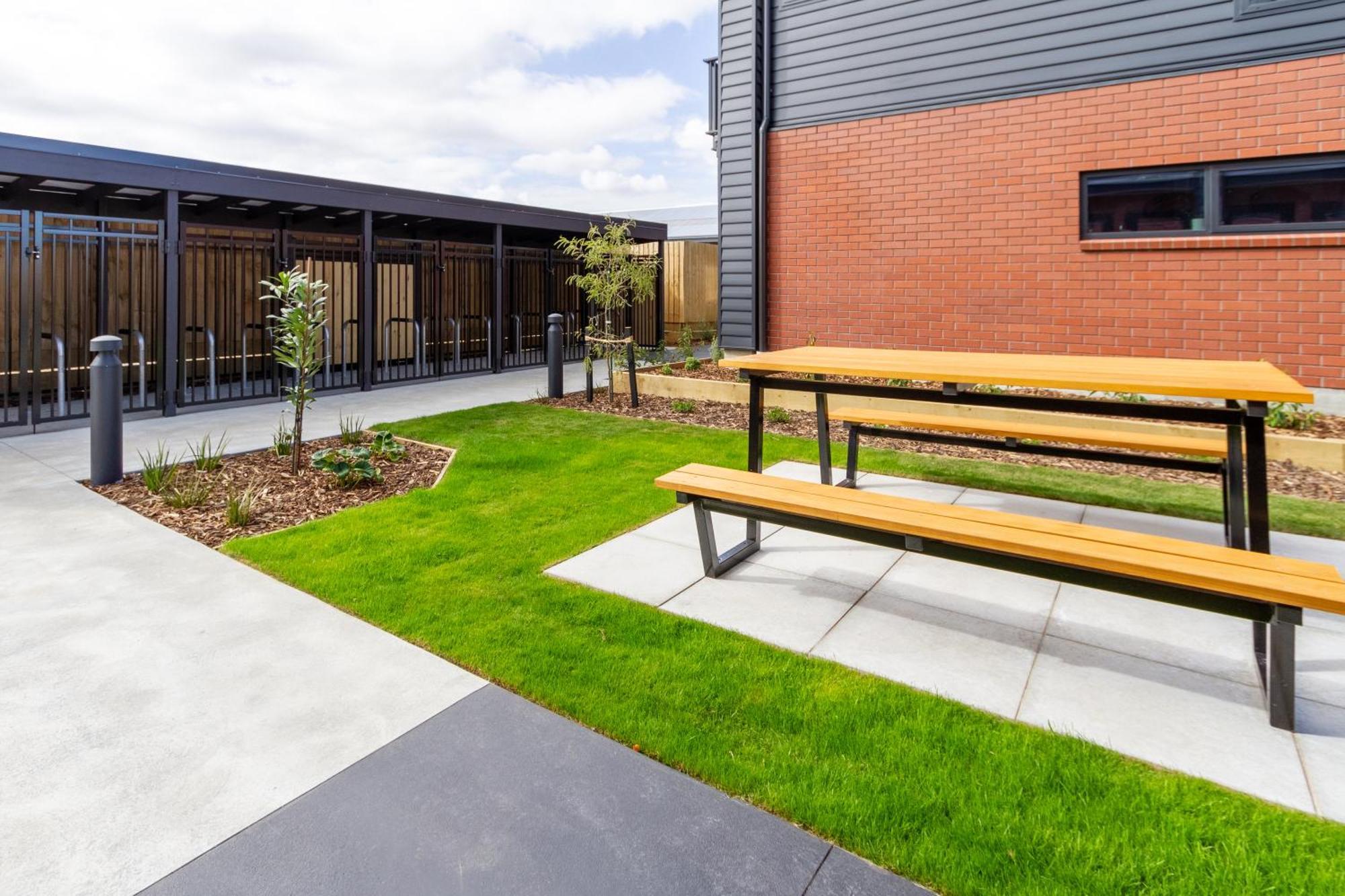 Downtown Comfort: Modern Studio With Backyard Christchurch Buitenkant foto
